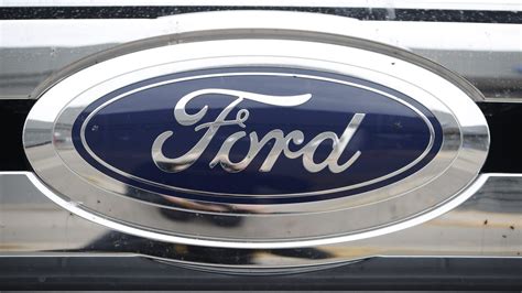 Regulators probe complaints that Ford Escape doors can open while being driven